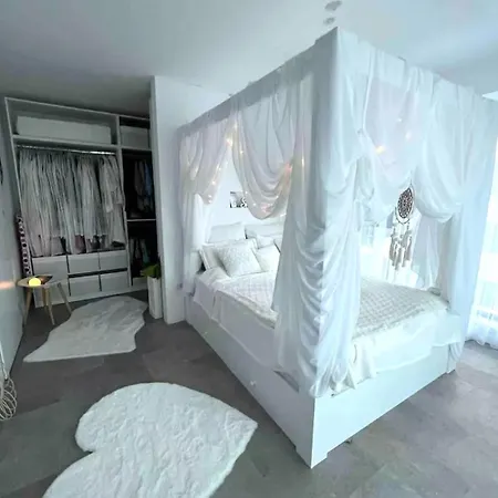 Seaside Dreamview Mamaia Nord Apartment